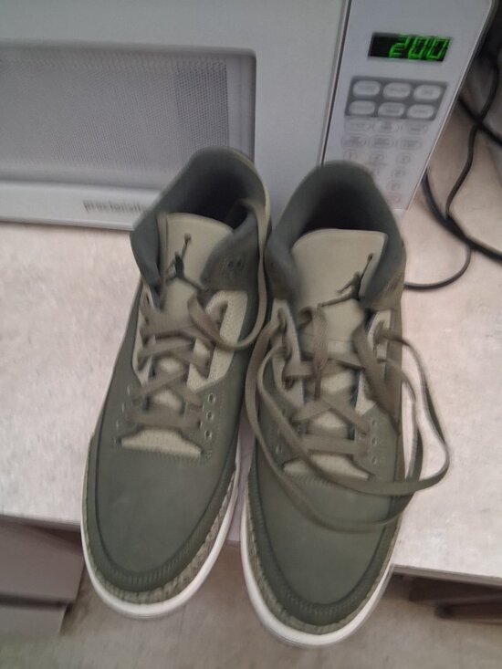 Athletic_Shoes